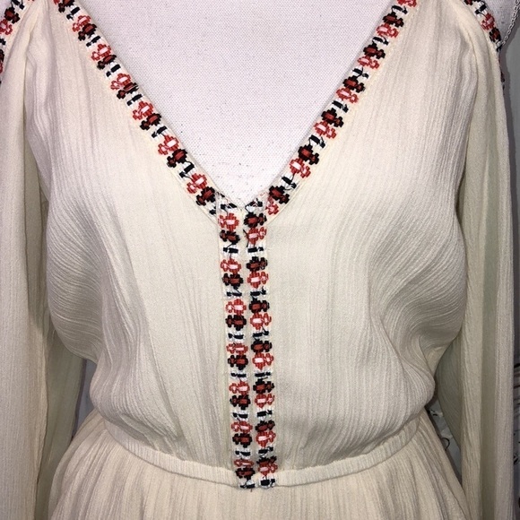 Pins And Needles Cold Shoulder Long Sleeve Boho Style Romper Size XS - Picture 4 of 8